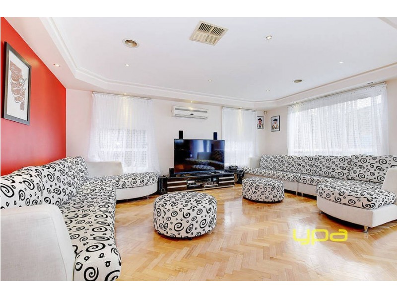 15 Bentley Avenue, Roxburgh Park VIC 3064