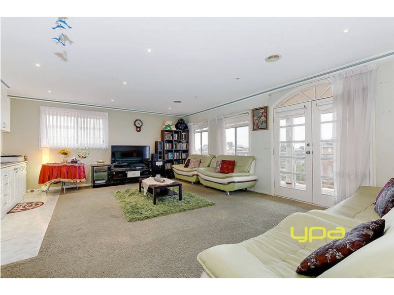 15 Bentley Avenue, Roxburgh Park VIC 3064