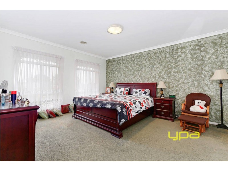 15 Bentley Avenue, Roxburgh Park VIC 3064