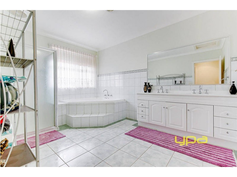 15 Bentley Avenue, Roxburgh Park VIC 3064