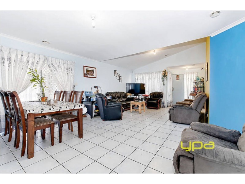 25 Shortridge Circuit, Roxburgh Park VIC 3064