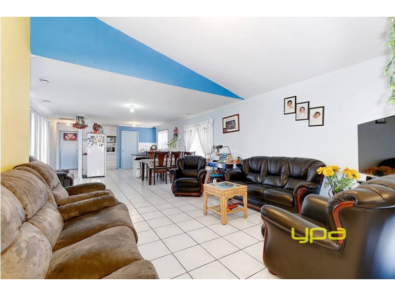 25 Shortridge Circuit, Roxburgh Park VIC 3064