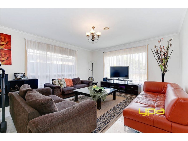 27 Wrigley Cresecent, Roxburgh Park VIC 3064