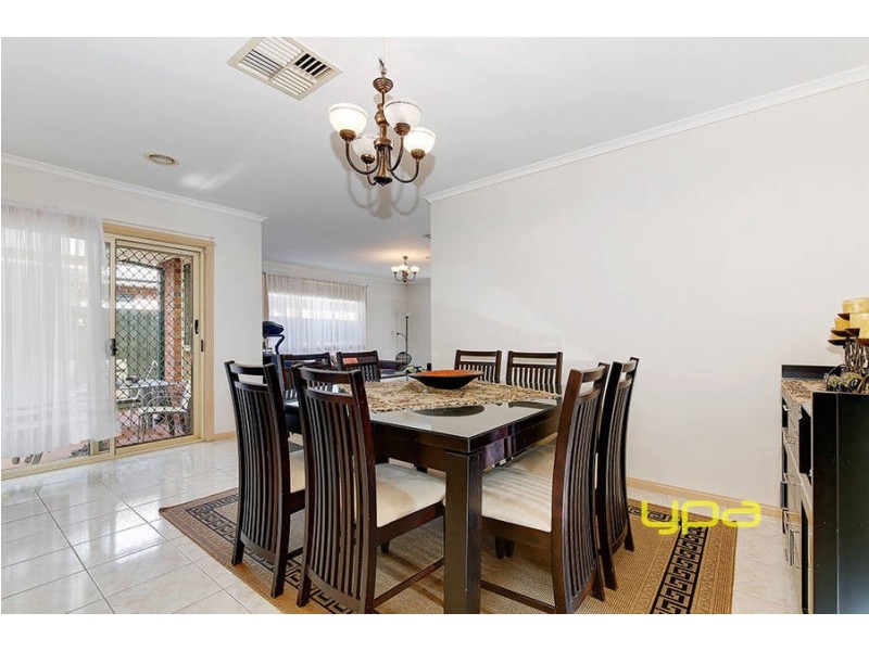 27 Wrigley Cresecent, Roxburgh Park VIC 3064