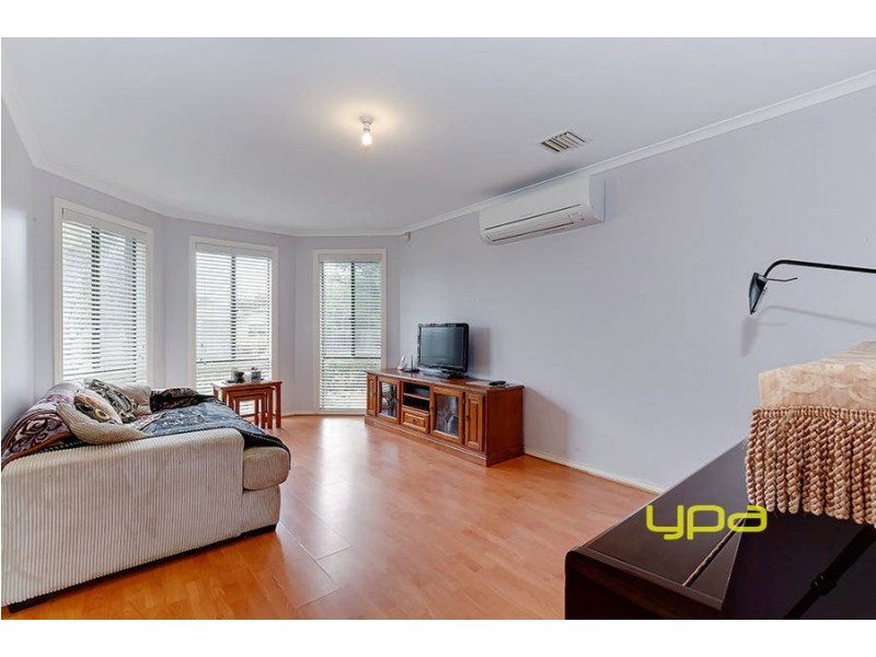 59 McIntyre Avenue, Roxburgh Park VIC 3064