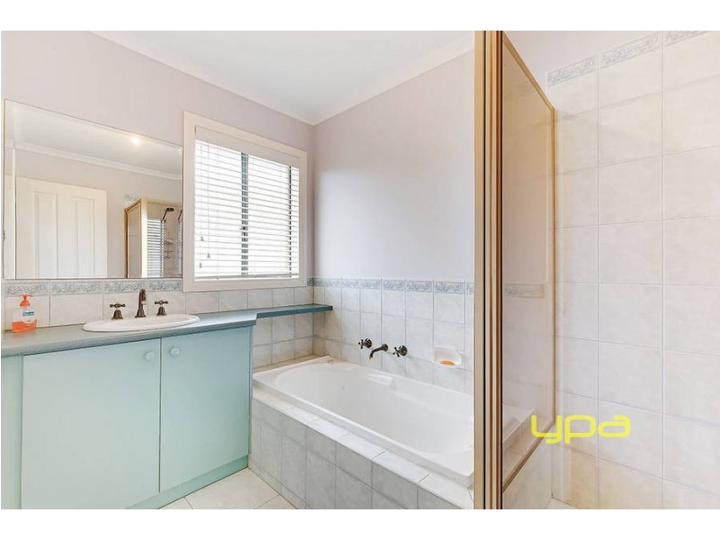 59 McIntyre Avenue, Roxburgh Park VIC 3064