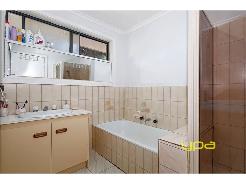 2/19 Mitchell Crescent, Meadow Heights VIC 3048