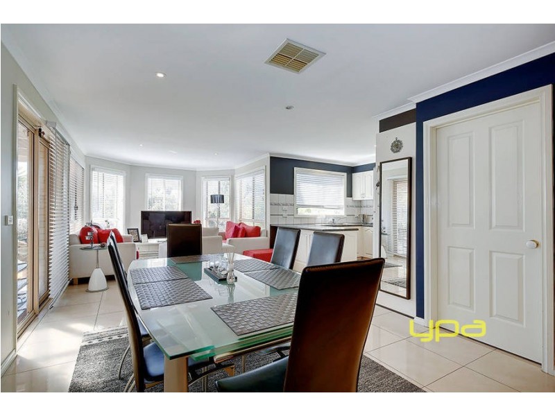 13 Athol Avenue, Roxburgh Park VIC 3064