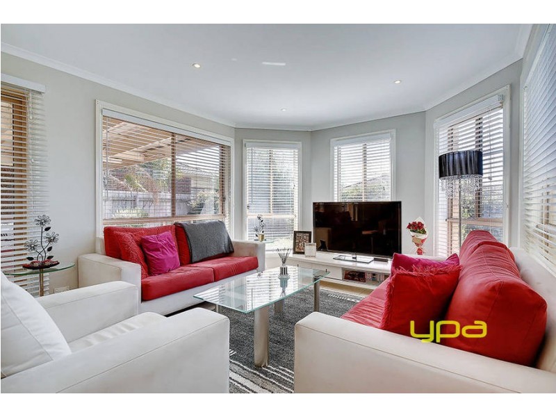 13 Athol Avenue, Roxburgh Park VIC 3064