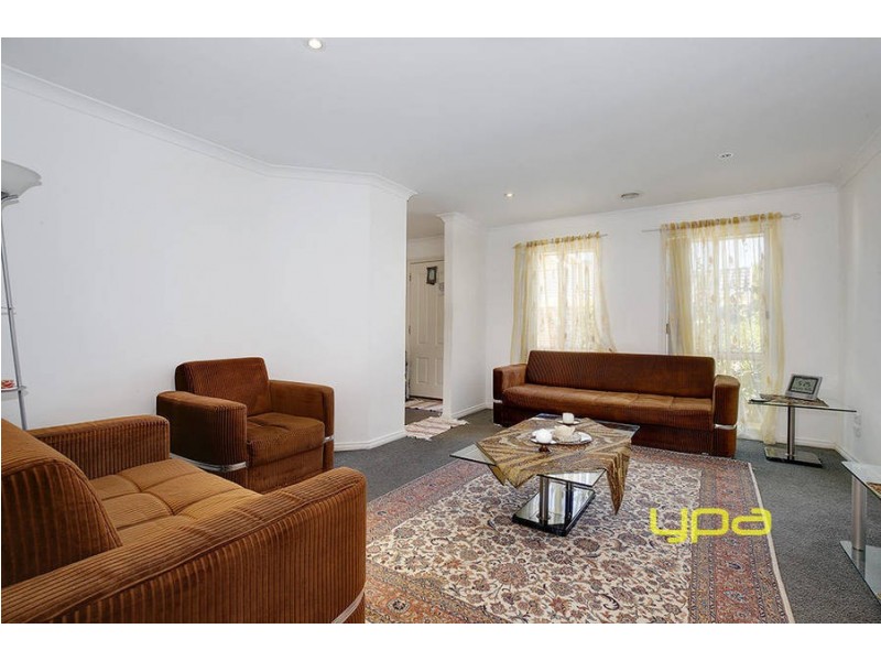 13/4-16 Melaleuca Drive, Meadow Heights VIC 3048