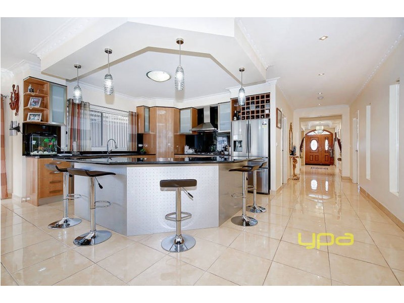 1 Silverleaves Way, Roxburgh Park VIC 3064