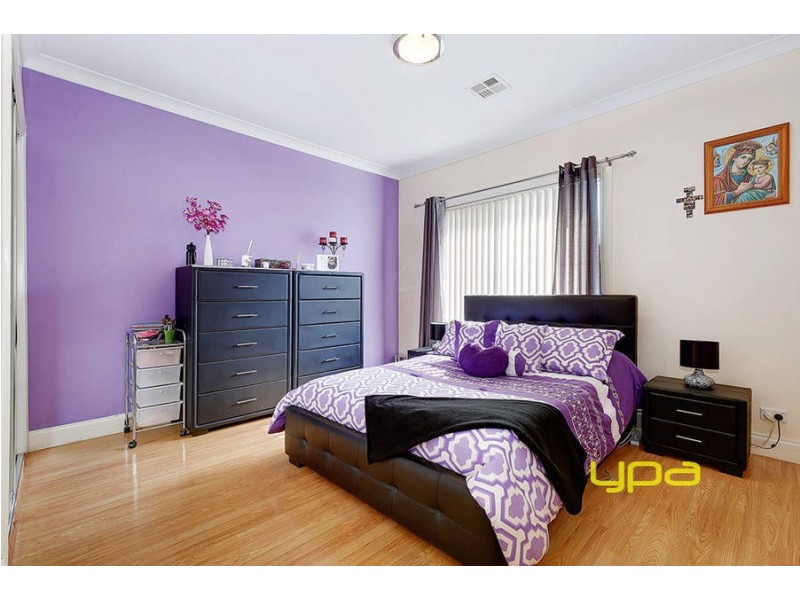 1 Silverleaves Way, Roxburgh Park VIC 3064