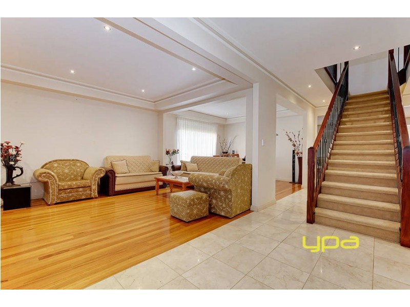 33 Douglas Mawson Drive, Roxburgh Park VIC 3064