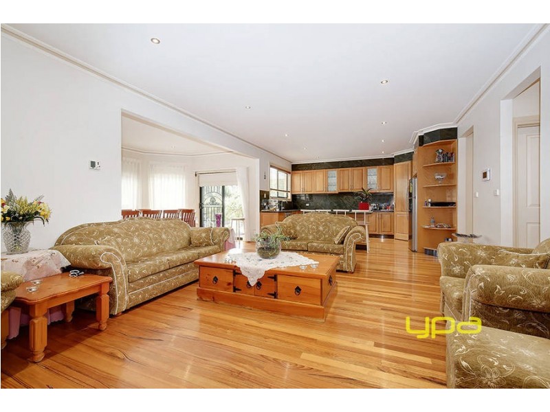 33 Douglas Mawson Drive, Roxburgh Park VIC 3064