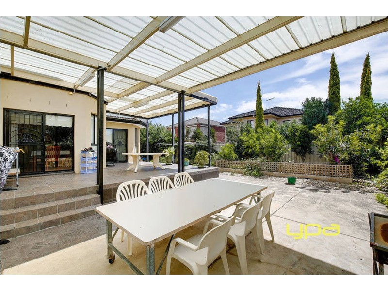 33 Douglas Mawson Drive, Roxburgh Park VIC 3064