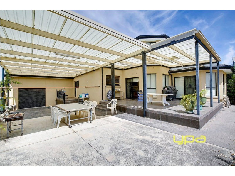 33 Douglas Mawson Drive, Roxburgh Park VIC 3064