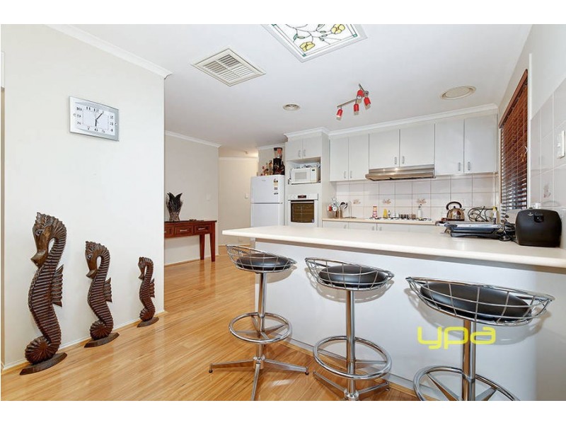 24 Rutherford Way, Roxburgh Park VIC 3064