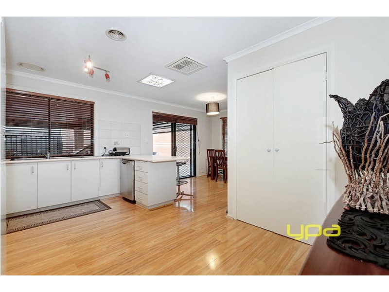 24 Rutherford Way, Roxburgh Park VIC 3064