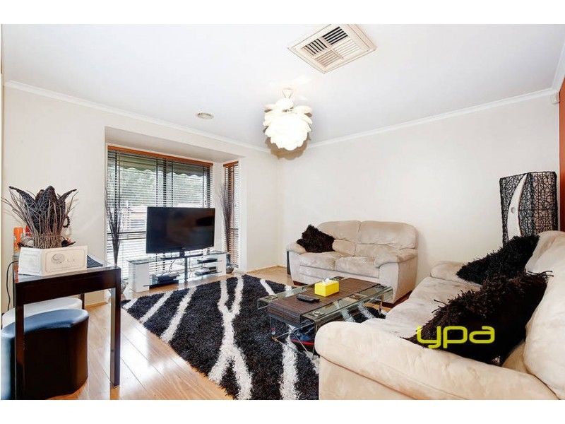 24 Rutherford Way, Roxburgh Park VIC 3064