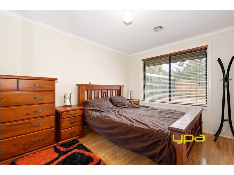 24 Rutherford Way, Roxburgh Park VIC 3064