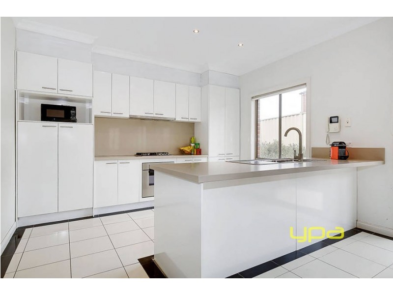 2 Darnley Place, Roxburgh Park VIC 3064