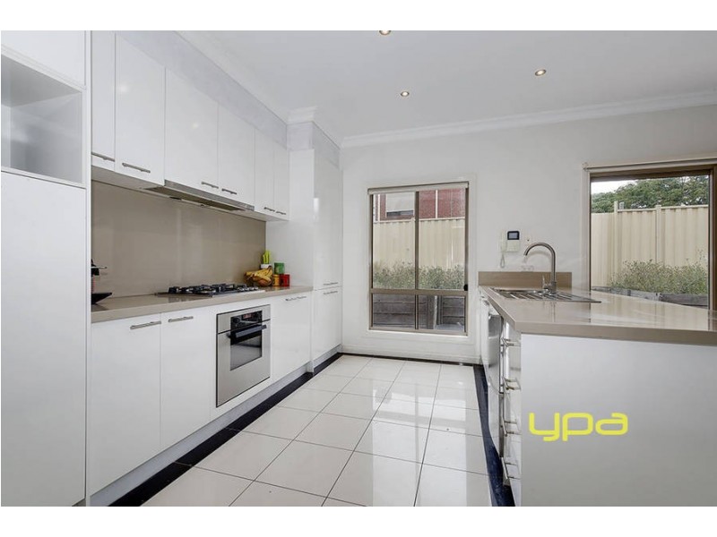 2 Darnley Place, Roxburgh Park VIC 3064