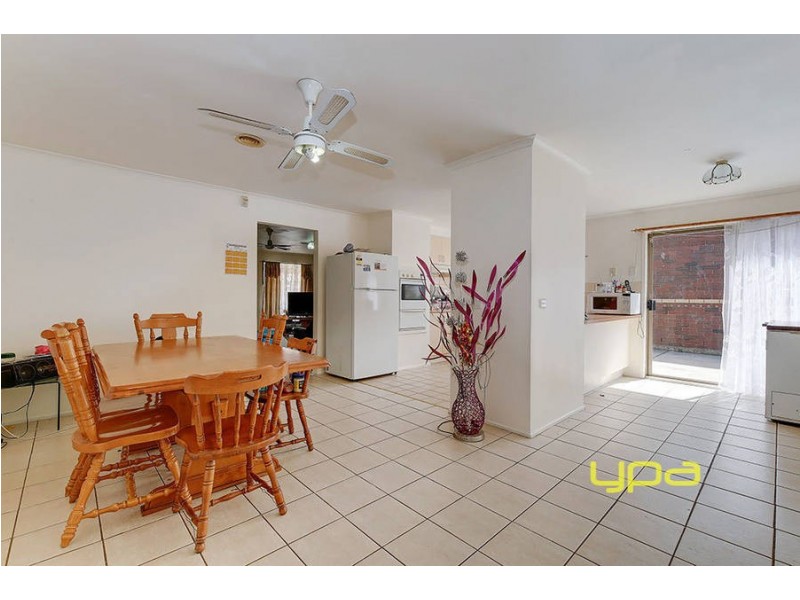 6 Sutherland Way, Roxburgh Park VIC 3064