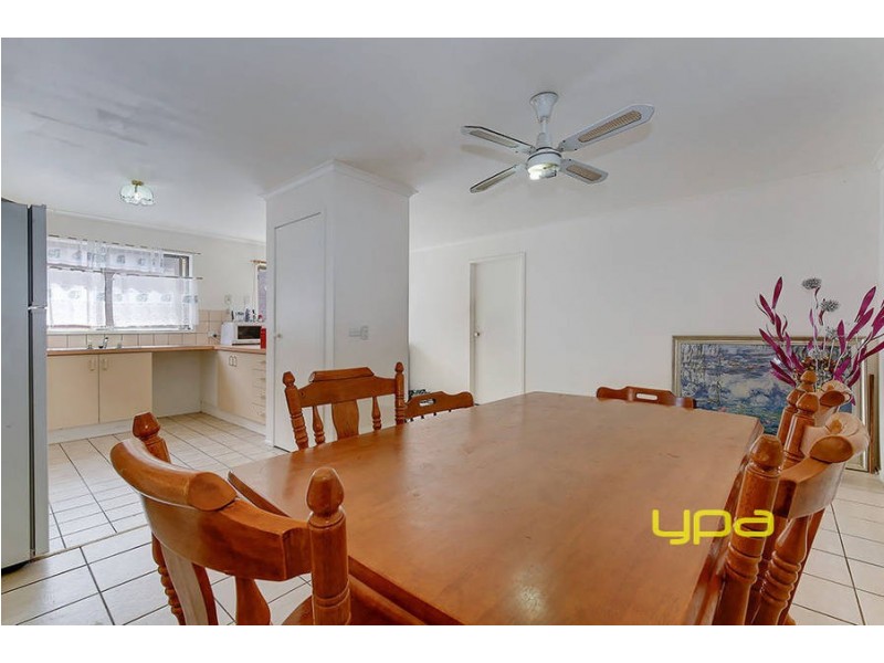 6 Sutherland Way, Roxburgh Park VIC 3064