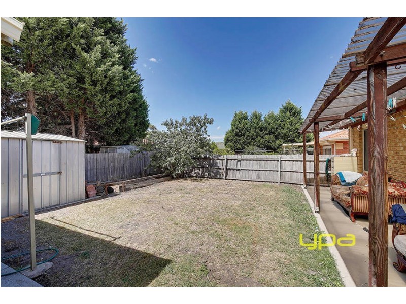 6 Sutherland Way, Roxburgh Park VIC 3064