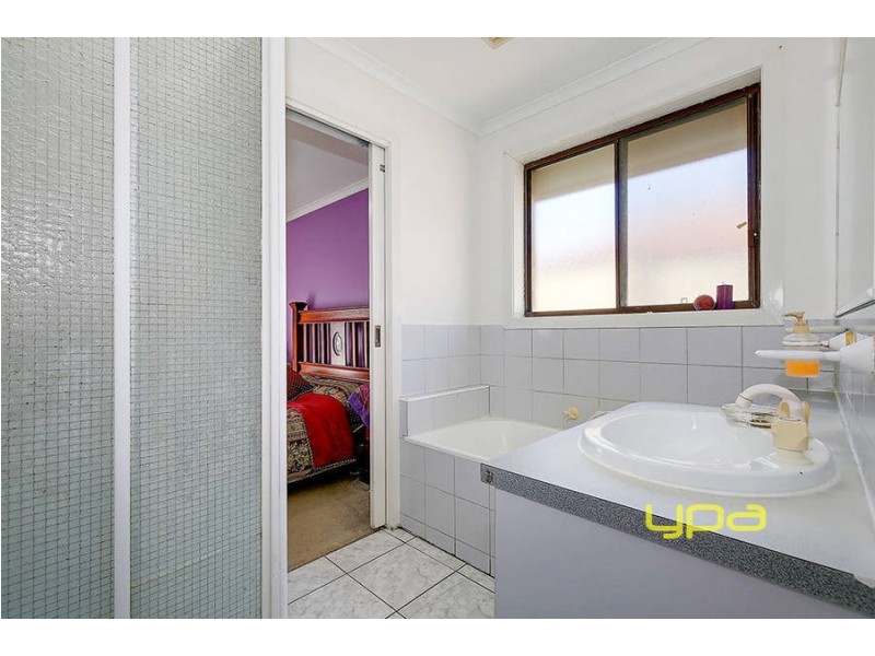 4 Harvey Court, Roxburgh Park VIC 3064