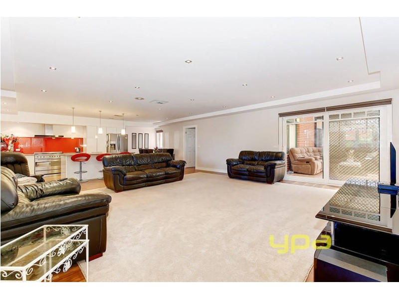 39 Rearden Crescent, Roxburgh Park VIC 3064