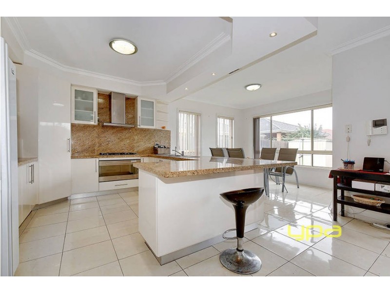 3 Glenview Street, Roxburgh Park VIC 3064