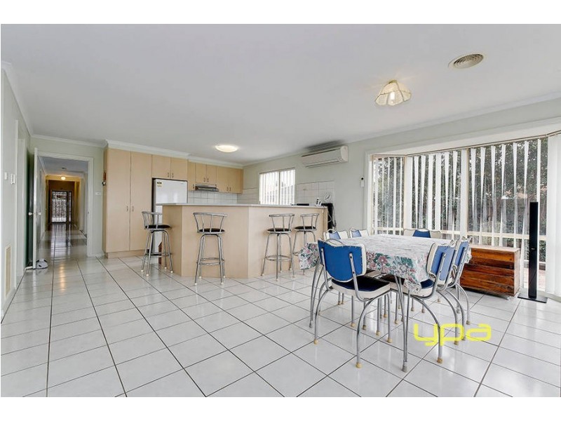 32 Pecos Place, Roxburgh Park VIC 3064