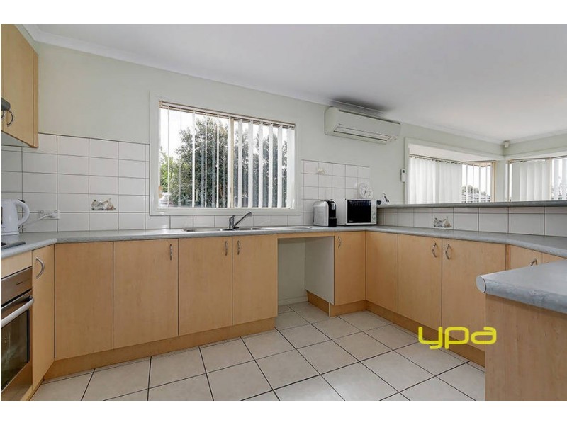 32 Pecos Place, Roxburgh Park VIC 3064