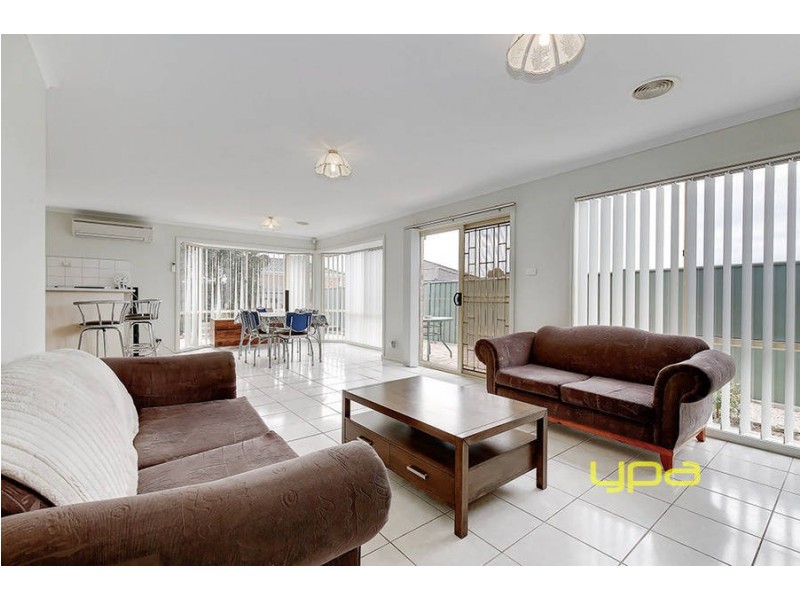 32 Pecos Place, Roxburgh Park VIC 3064