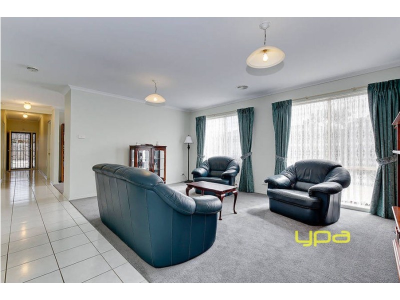 32 Pecos Place, Roxburgh Park VIC 3064