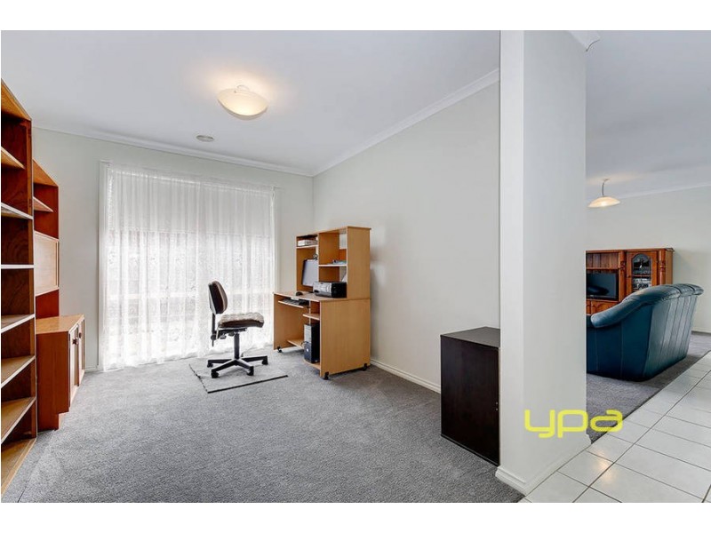 32 Pecos Place, Roxburgh Park VIC 3064