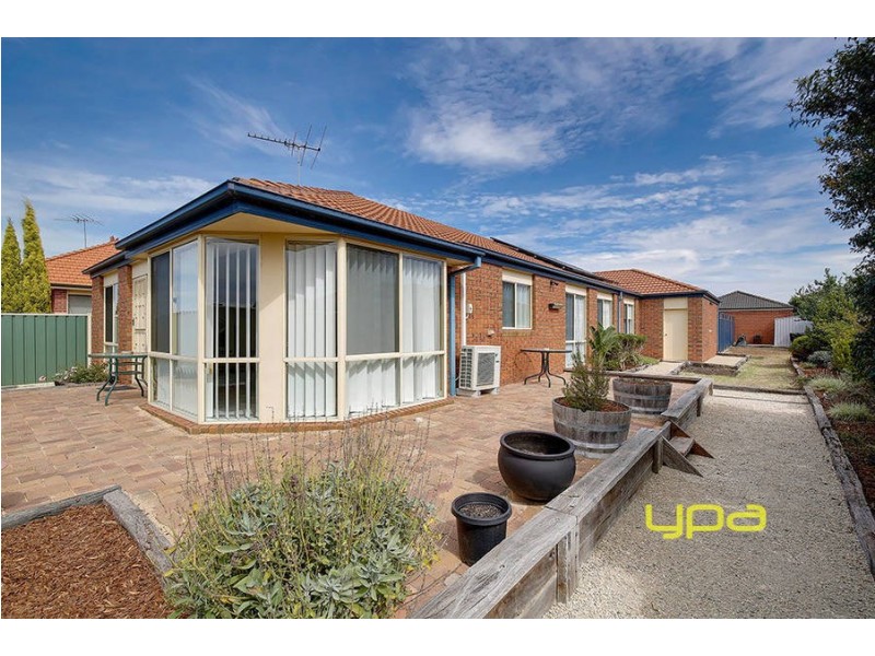 32 Pecos Place, Roxburgh Park VIC 3064