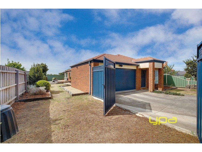 32 Pecos Place, Roxburgh Park VIC 3064