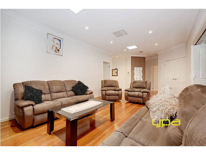 2/22 Gobur Court, Meadow Heights VIC 3048