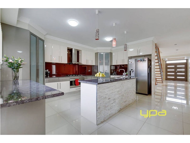 4 Adare Rise, Roxburgh Park VIC 3064