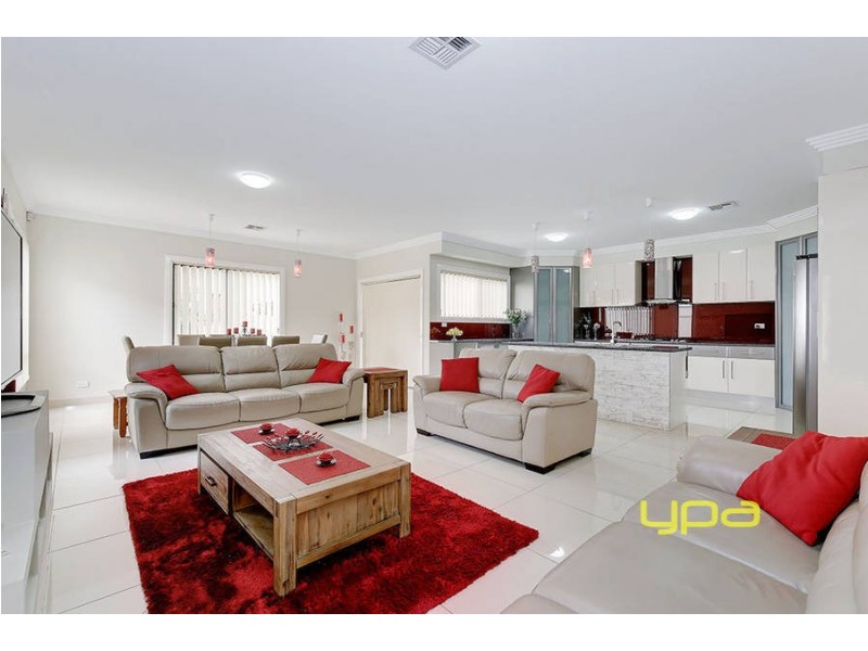 4 Adare Rise, Roxburgh Park VIC 3064