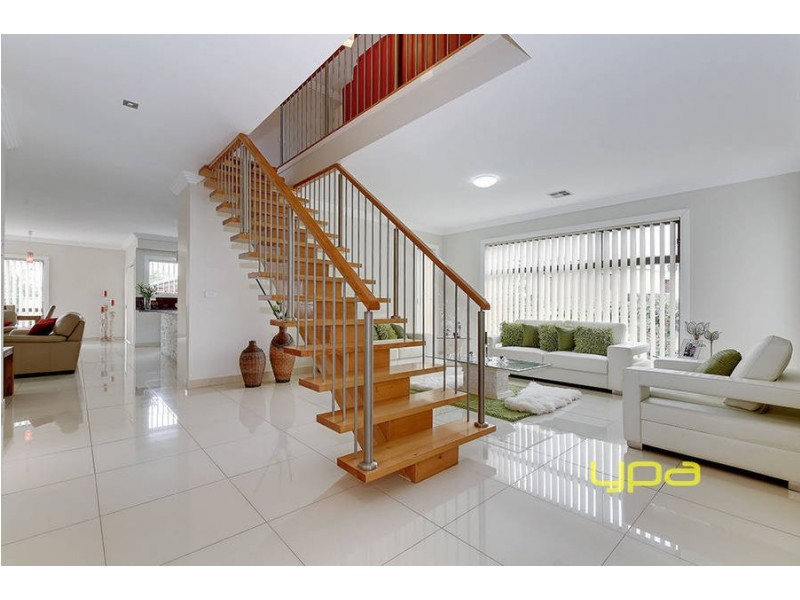 4 Adare Rise, Roxburgh Park VIC 3064