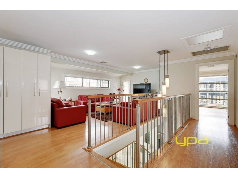 4 Adare Rise, Roxburgh Park VIC 3064