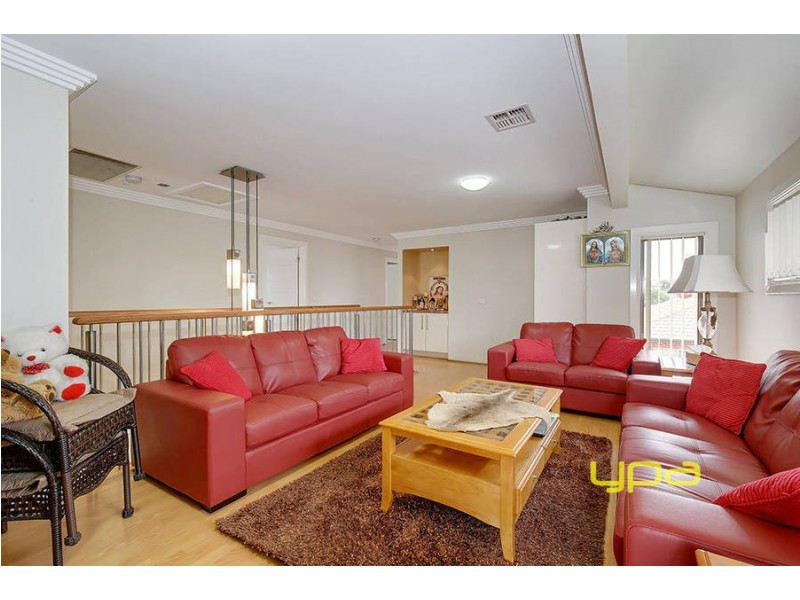 4 Adare Rise, Roxburgh Park VIC 3064