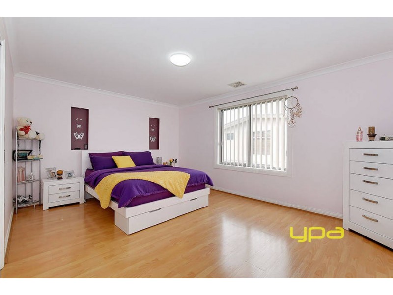 4 Adare Rise, Roxburgh Park VIC 3064