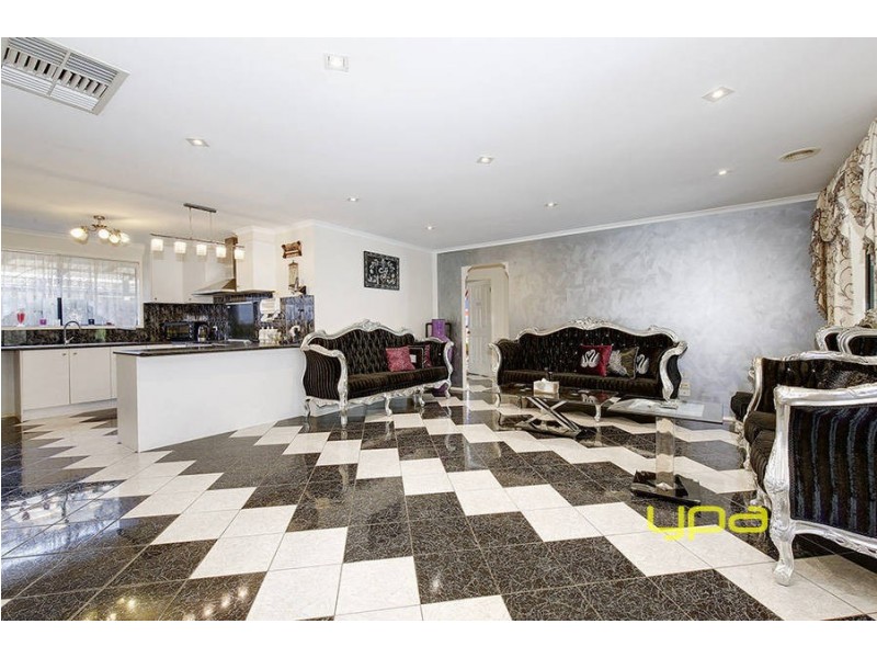 15 Pecos Place, Roxburgh Park VIC 3064