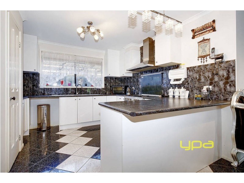 15 Pecos Place, Roxburgh Park VIC 3064