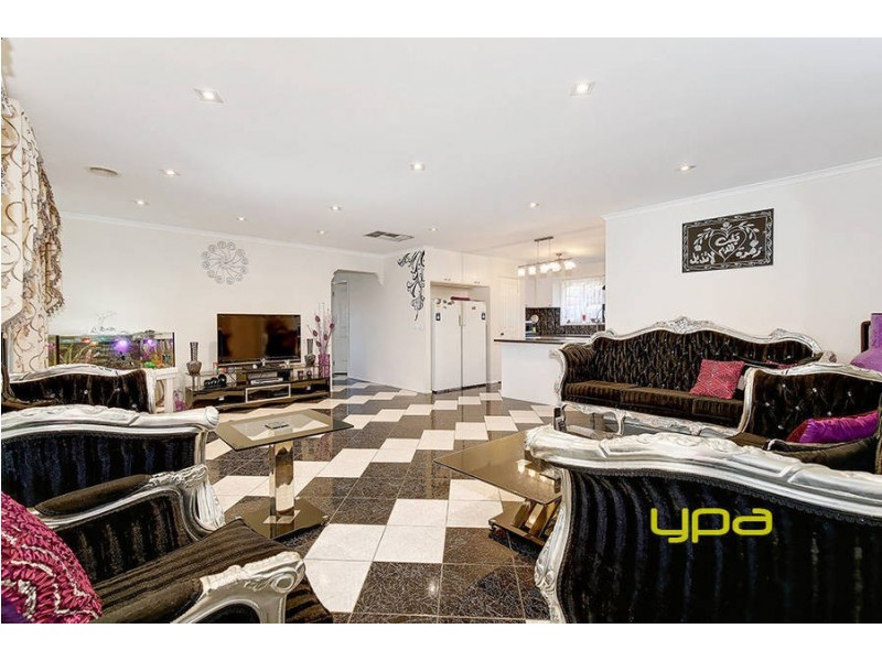 15 Pecos Place, Roxburgh Park VIC 3064