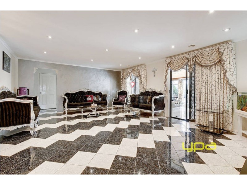 15 Pecos Place, Roxburgh Park VIC 3064